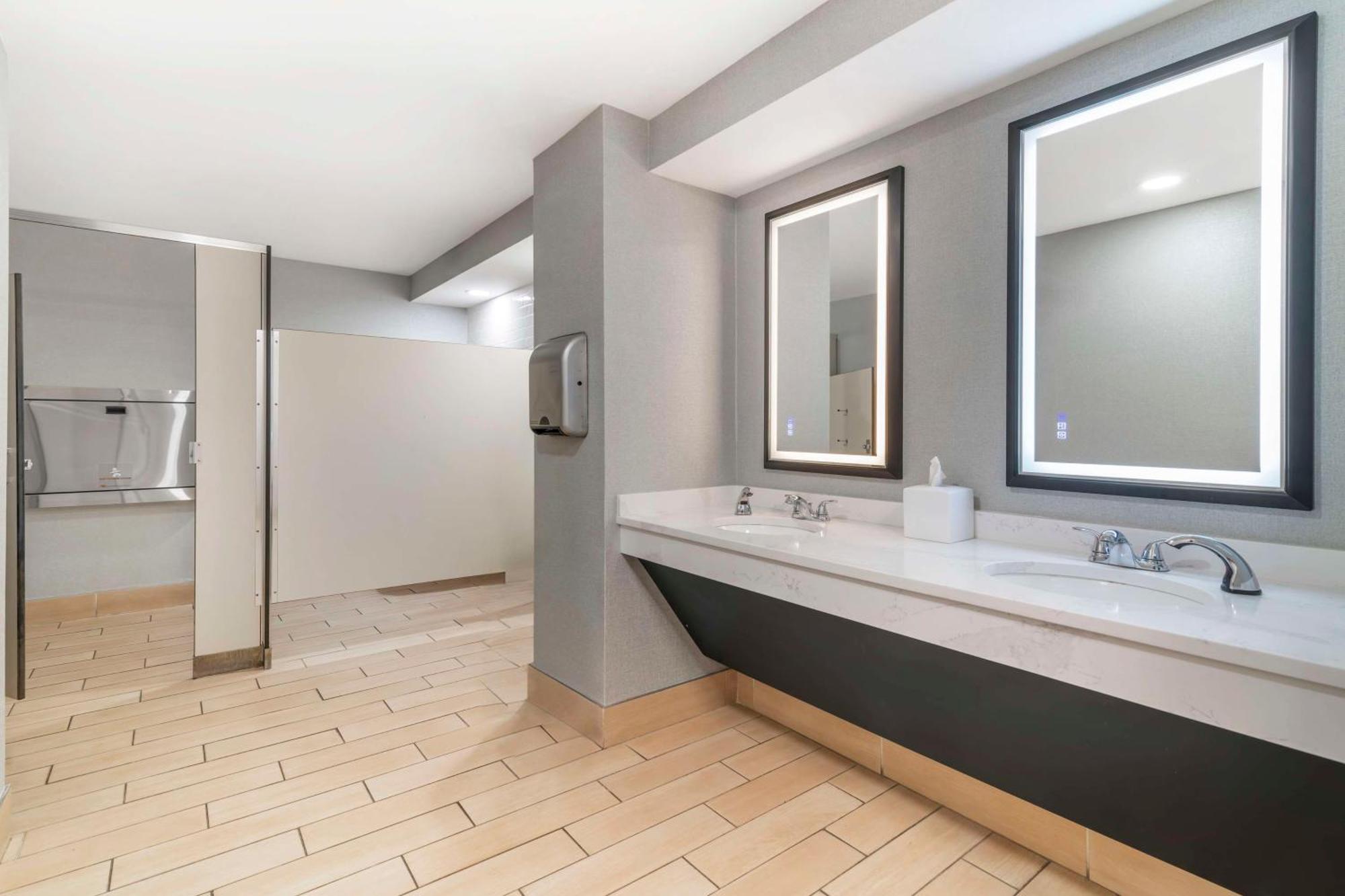 Hilton Garden Inn Portland Airport Eksteriør billede